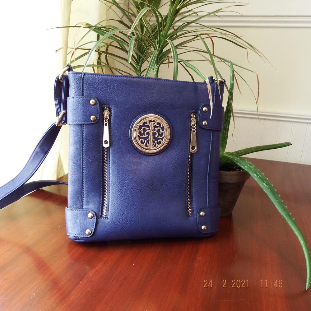 Crossbody purse